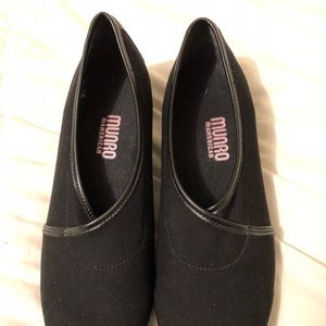 Munro black shoes! Worn only once!!!!